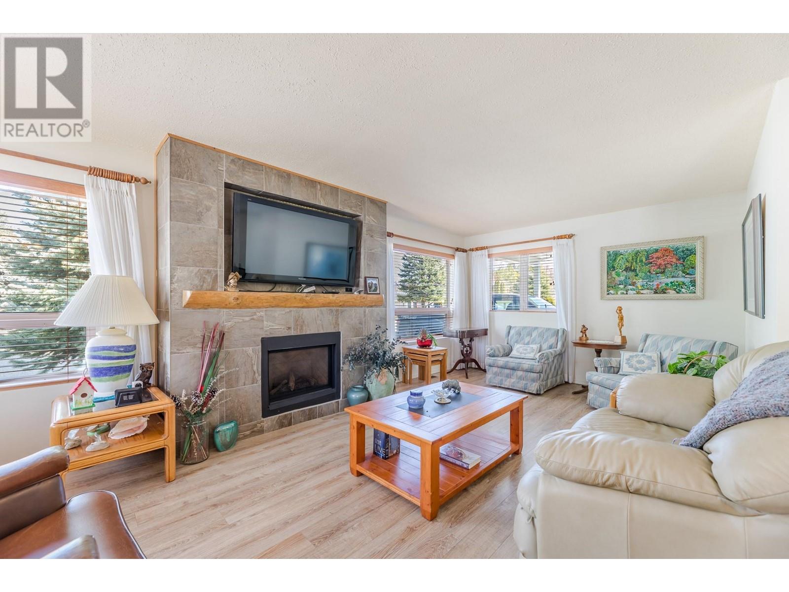 12 17017 SNOW Avenue, Summerland