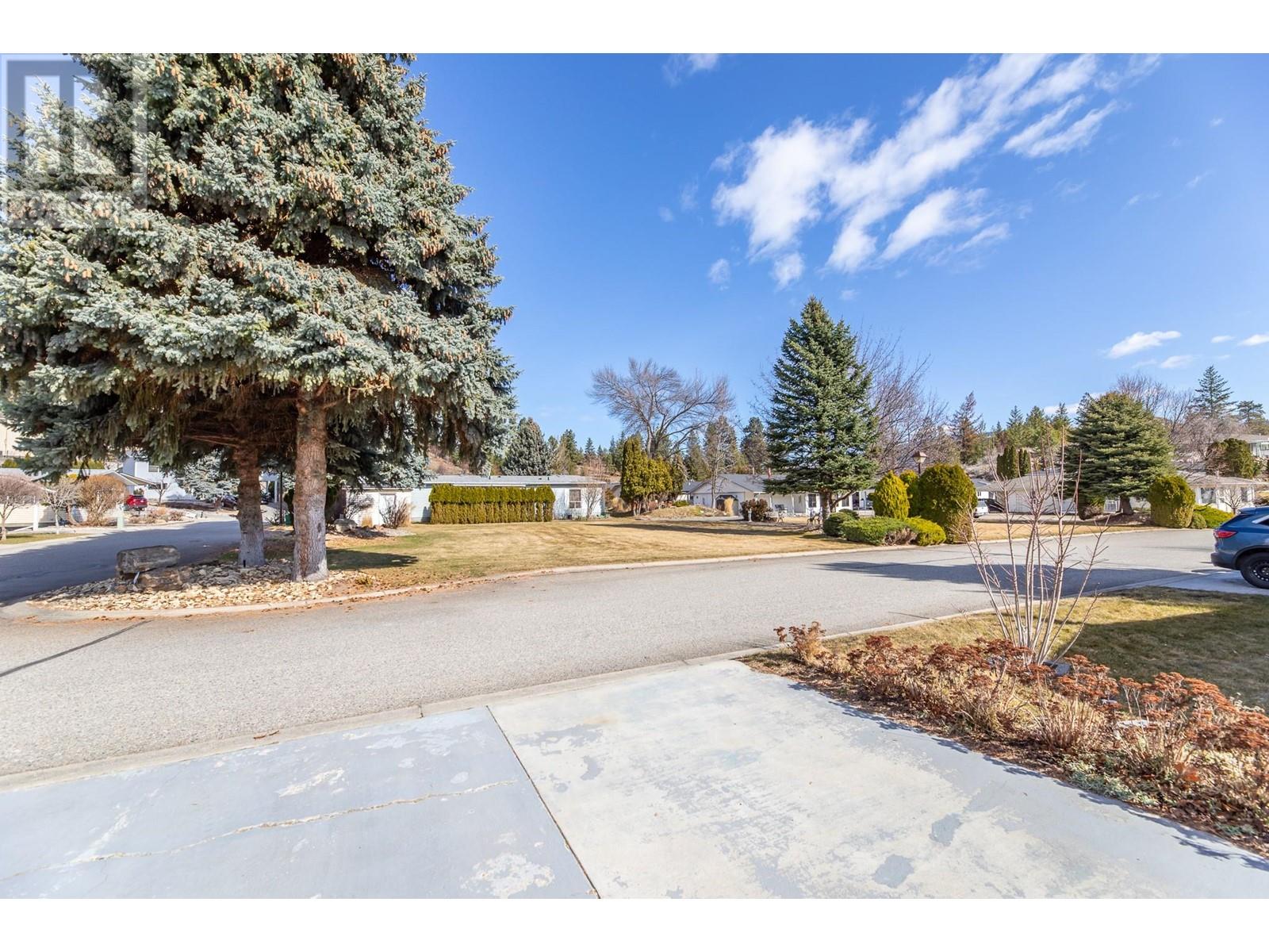 12 17017 SNOW Avenue, Summerland
