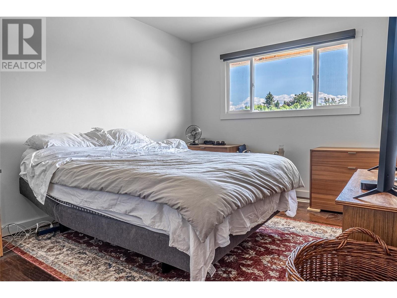  2220 Burnett Street, Kelowna
