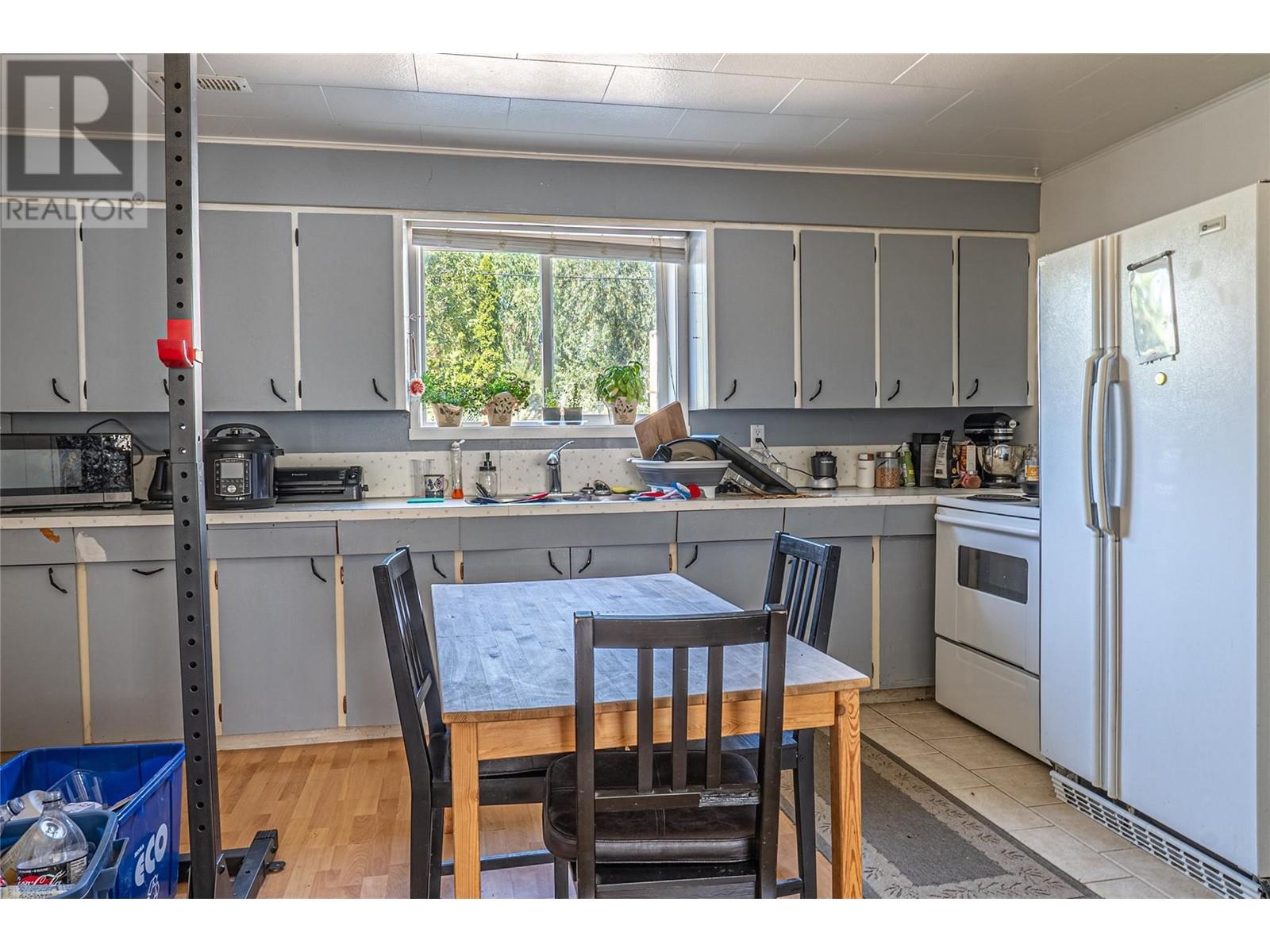  2220 Burnett Street, Kelowna