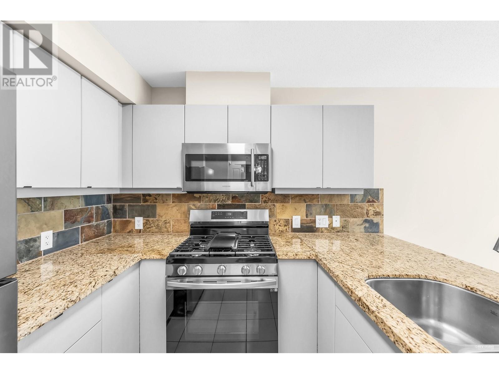 Photo 12 of 903 6068 No 3 Road, Richmond BC