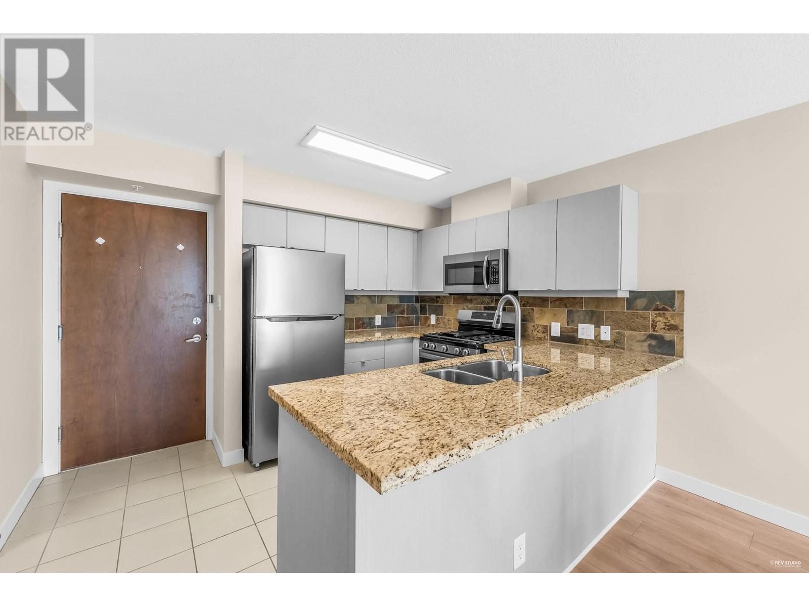 Photo 2 of 903 6068 No 3 Road, Richmond BC