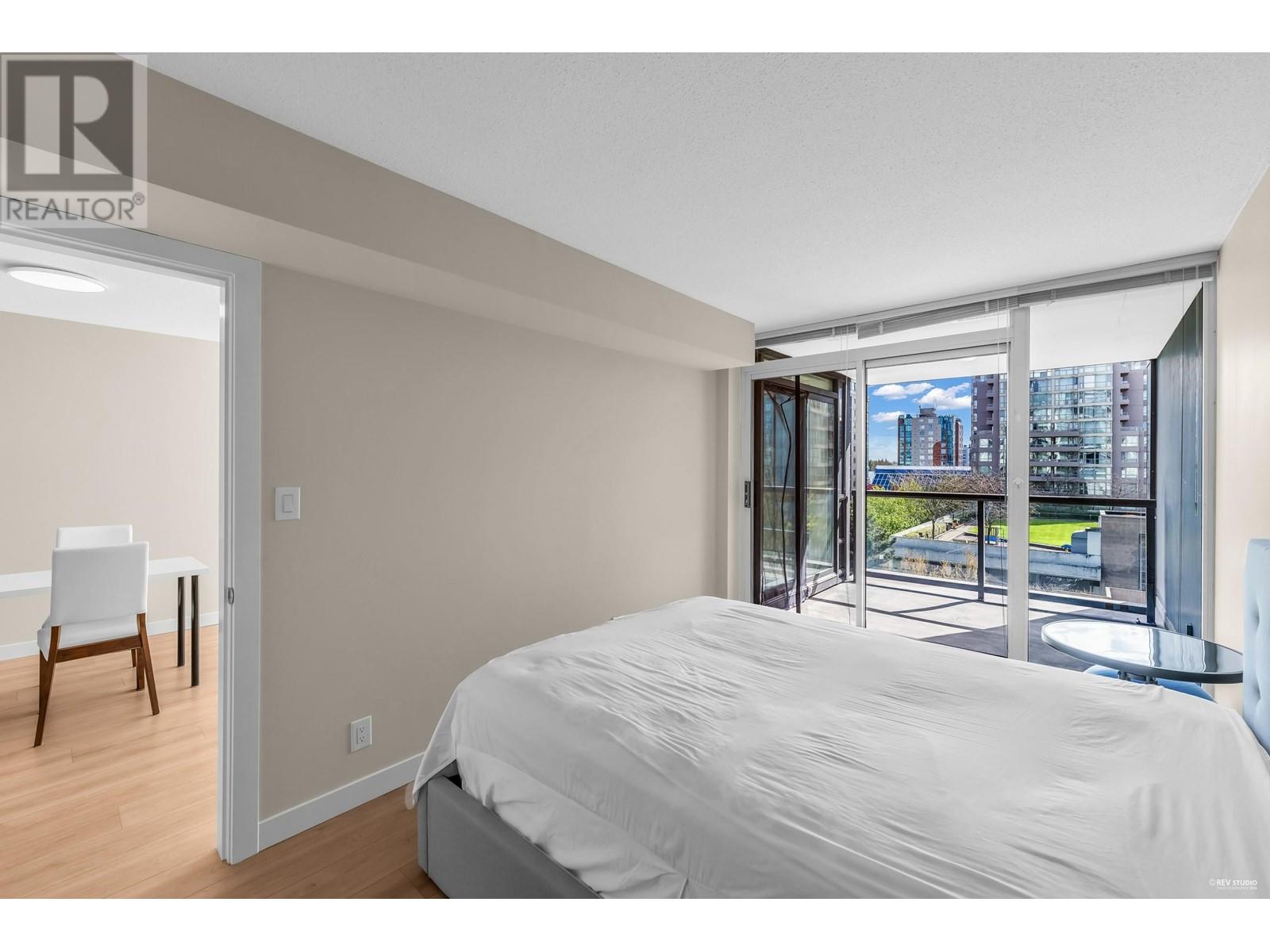 Photo 13 of 903 6068 No 3 Road, Richmond BC