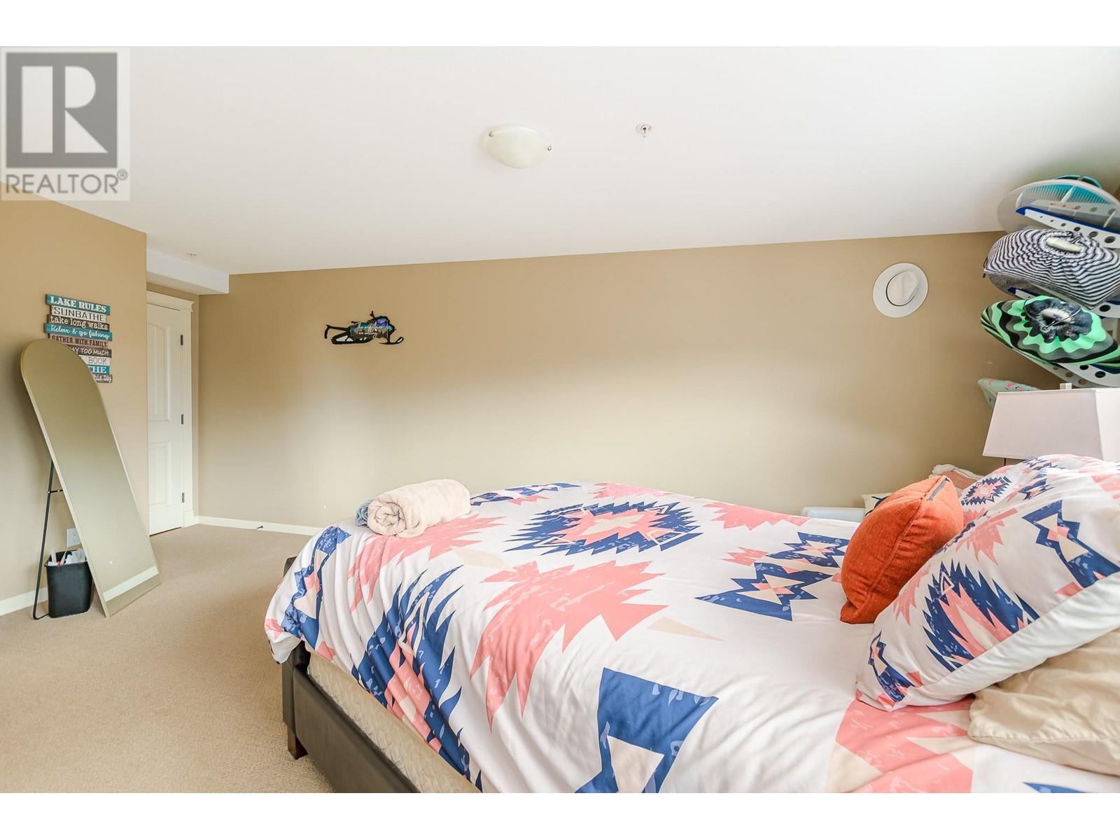 19 1130 Riverside Avenue, Sicamous