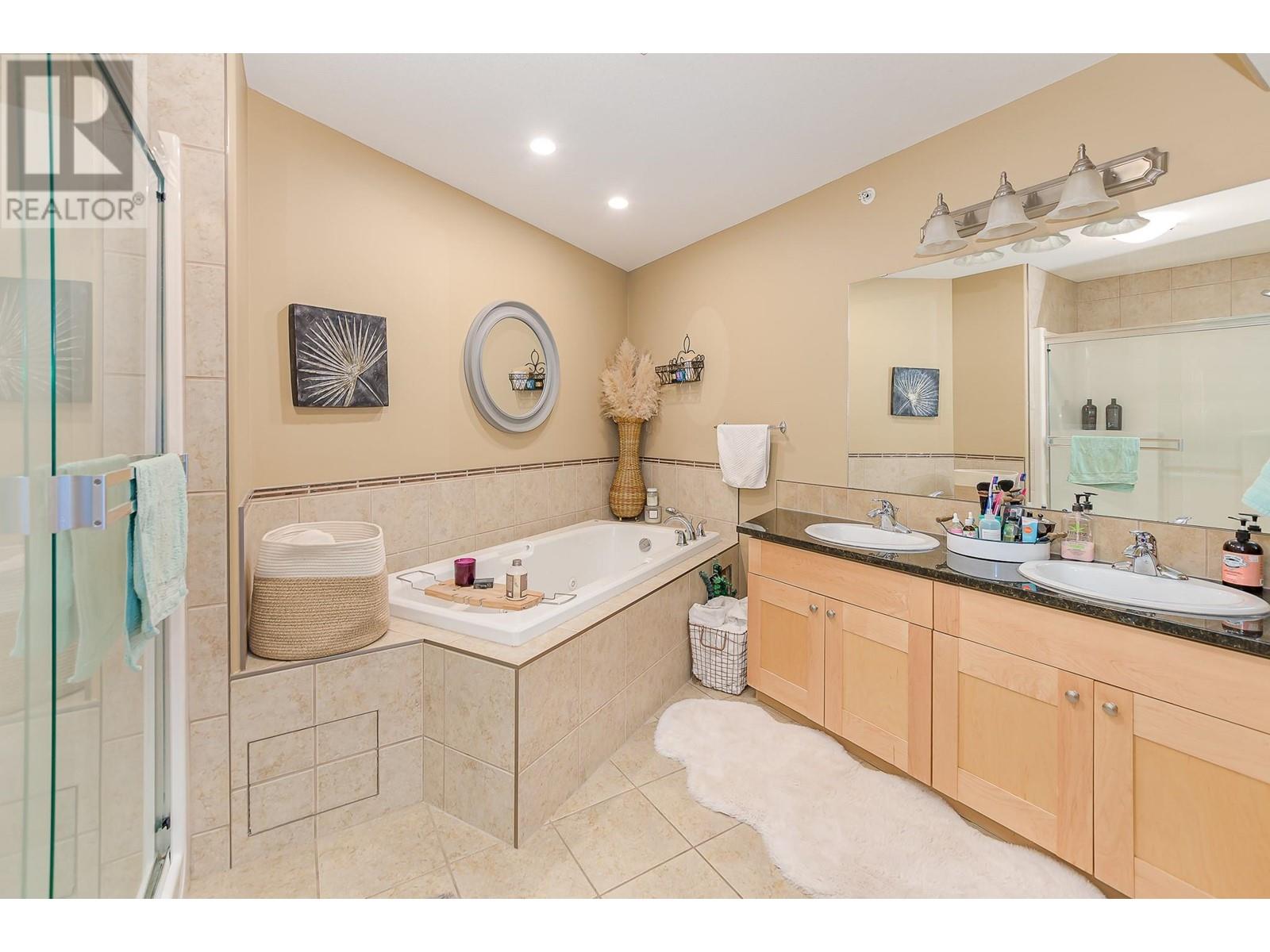 19 1130 Riverside Avenue, Sicamous