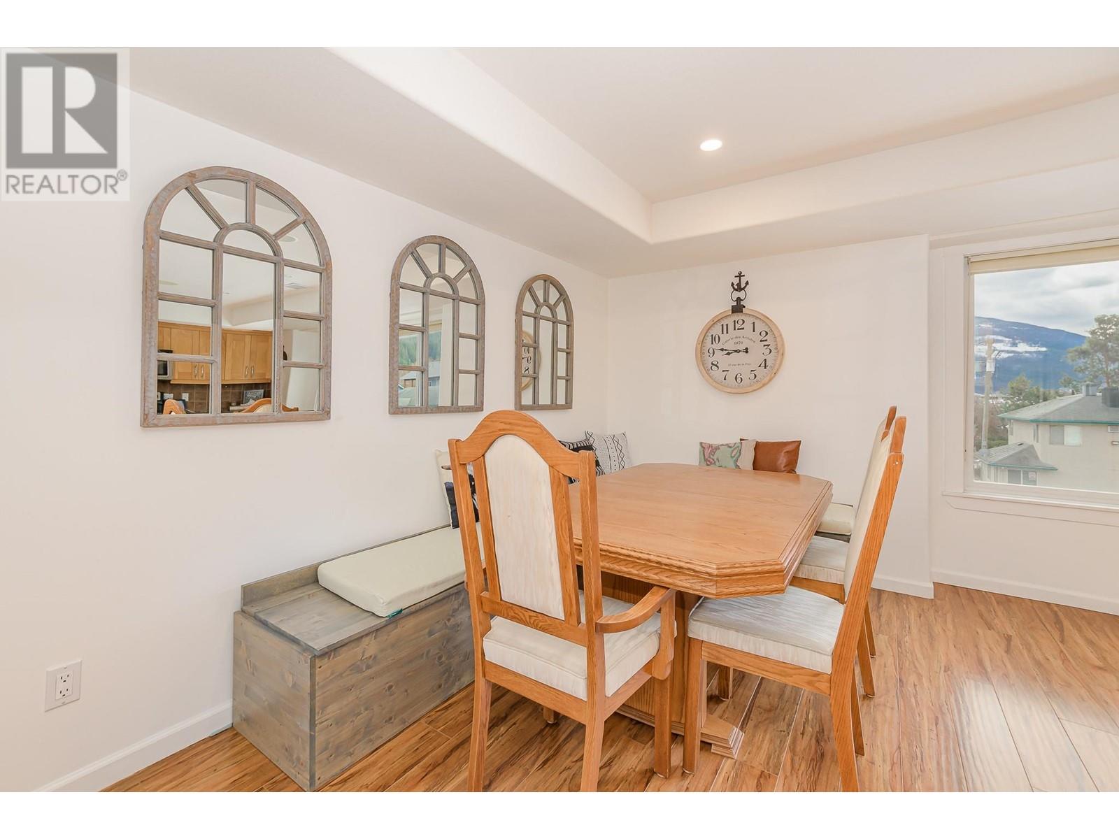 19 1130 Riverside Avenue, Sicamous