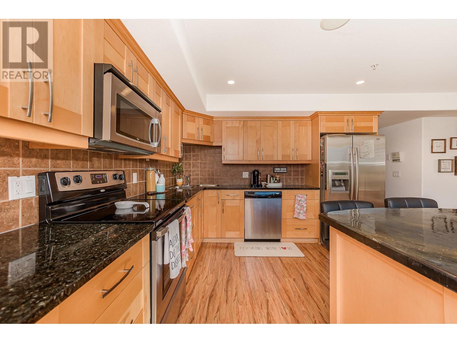 19 1130 Riverside Avenue, Sicamous
