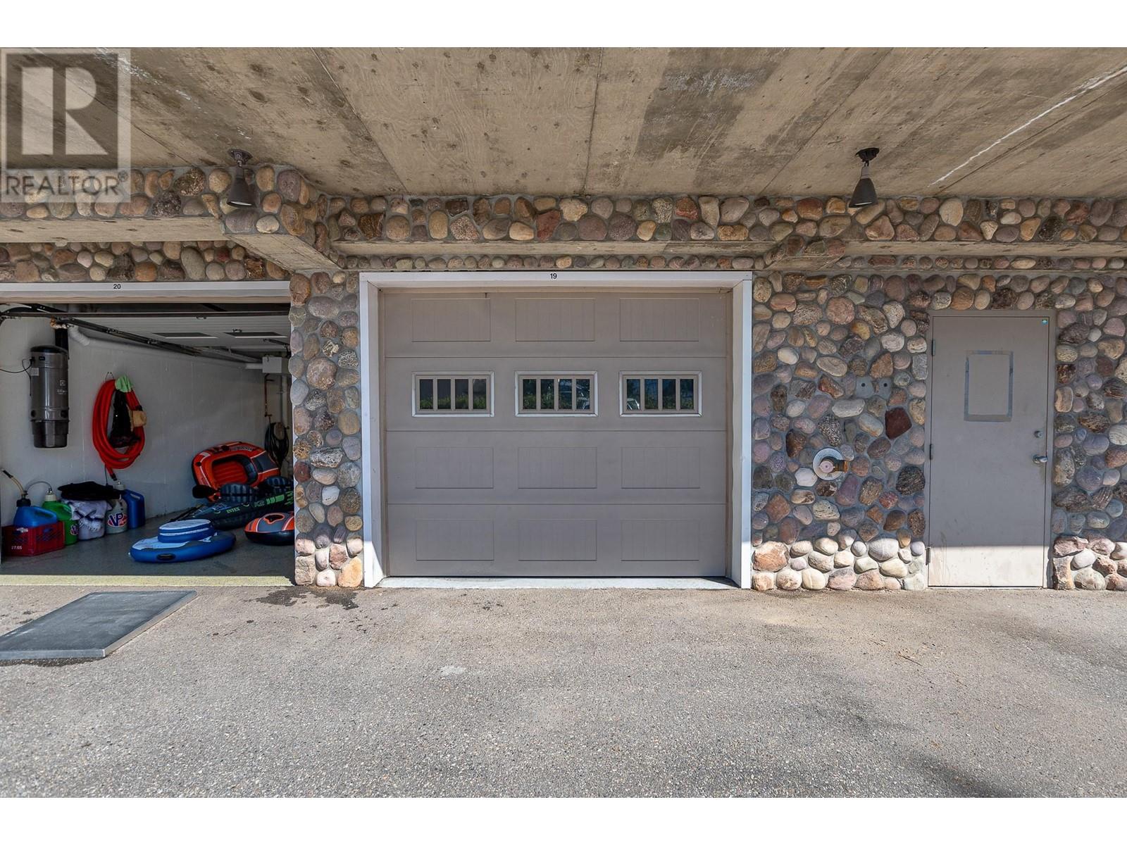 19 1130 Riverside Avenue, Sicamous