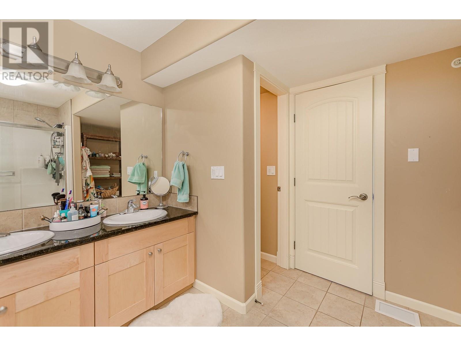 19 1130 Riverside Avenue, Sicamous