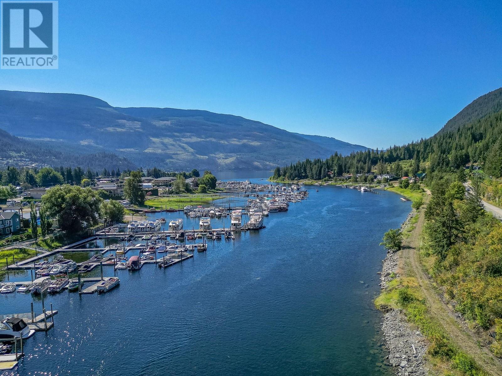 19 1130 Riverside Avenue, Sicamous