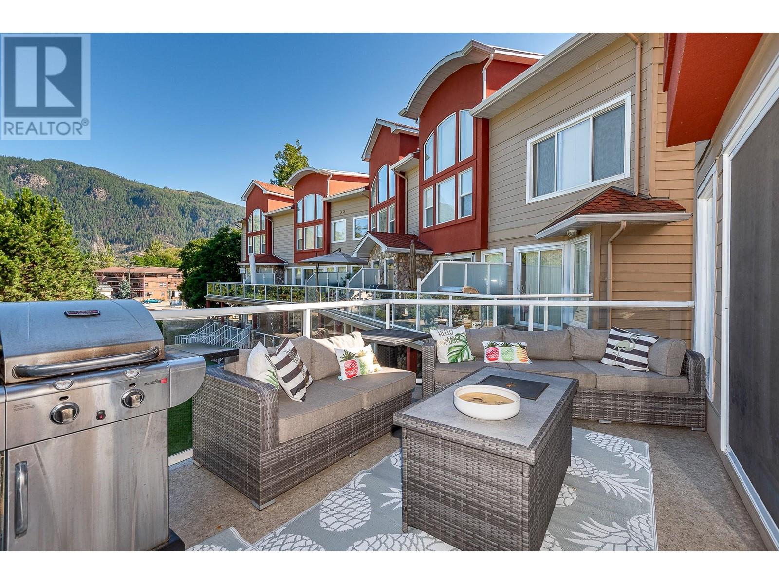 19 1130 Riverside Avenue, Sicamous
