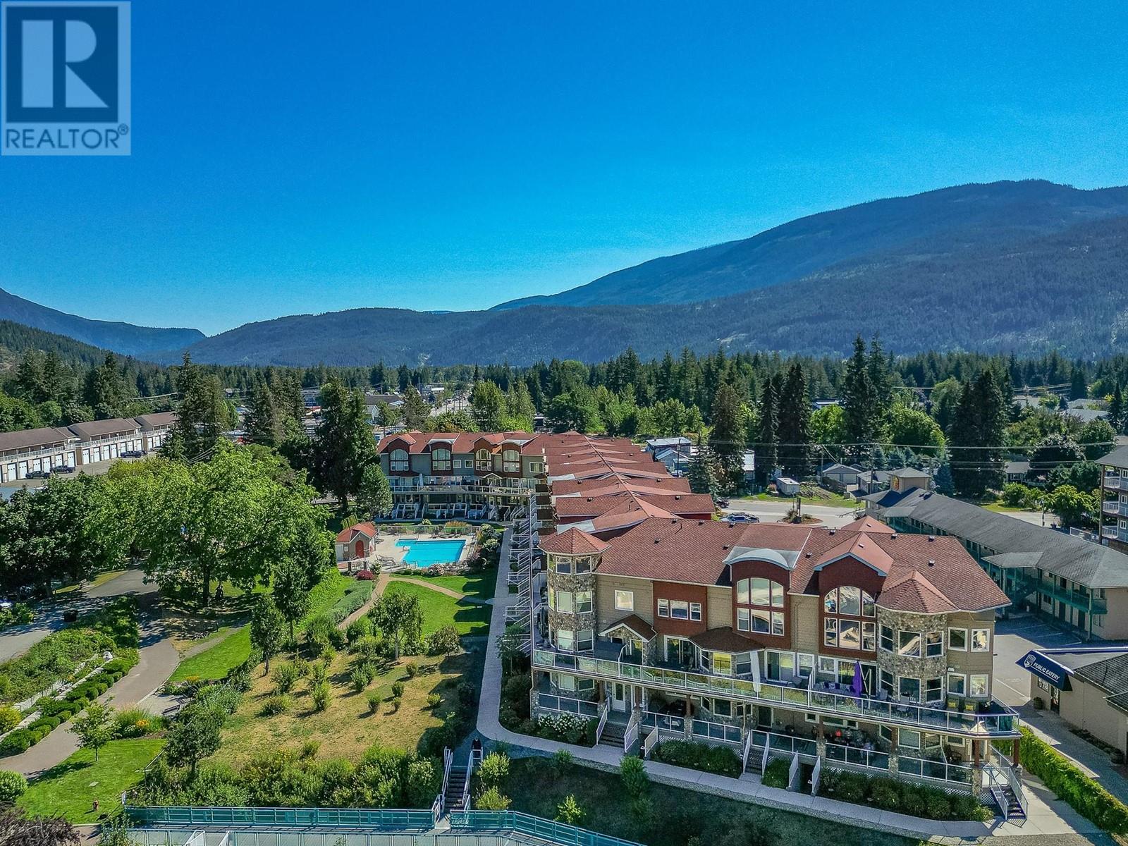 19 1130 Riverside Avenue, Sicamous