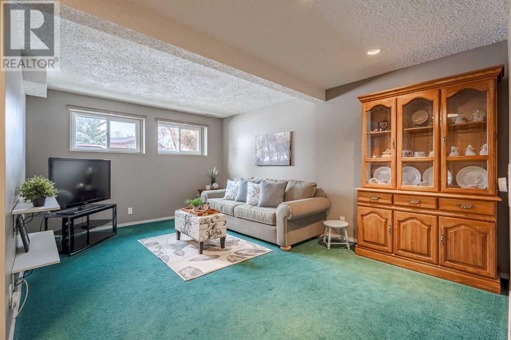 Single Family House Bi-level for Sale in  Whitewood Place NE Whitehorn Calgary 