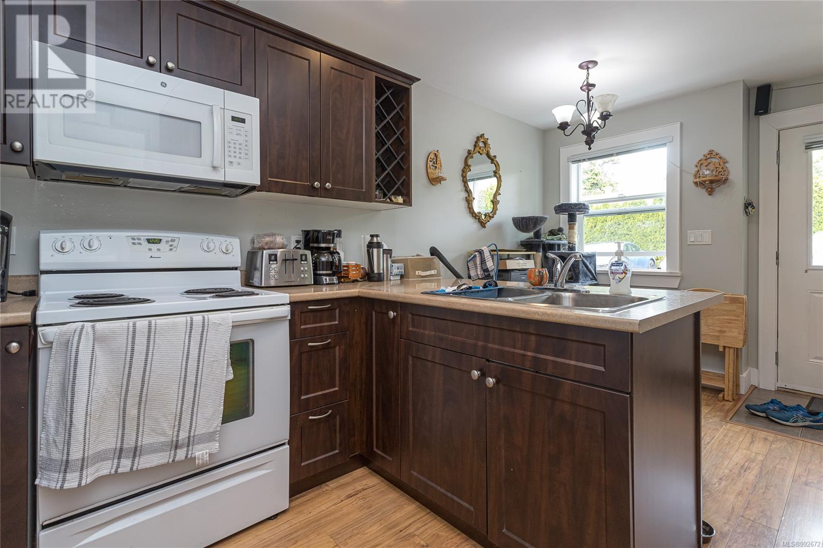 Photo 23 of 1044 Hillside Ave, Victoria BC