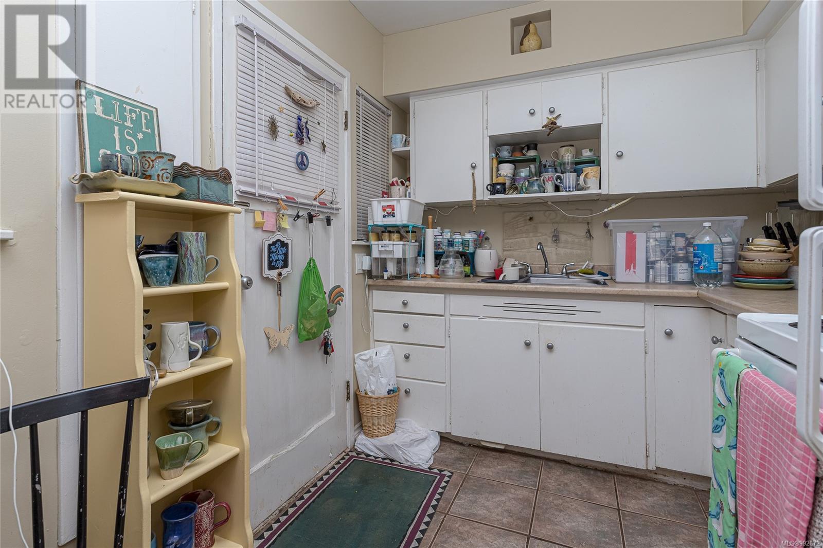 Photo 35 of 1044 Hillside Ave, Victoria BC
