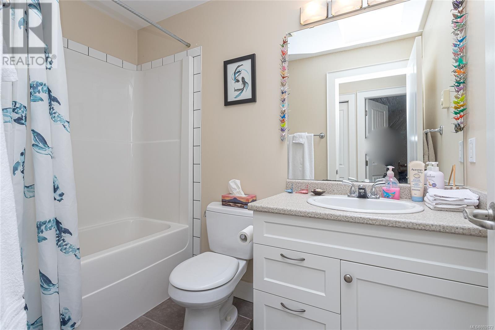 Photo 17 of 1044 Hillside Ave, Victoria BC