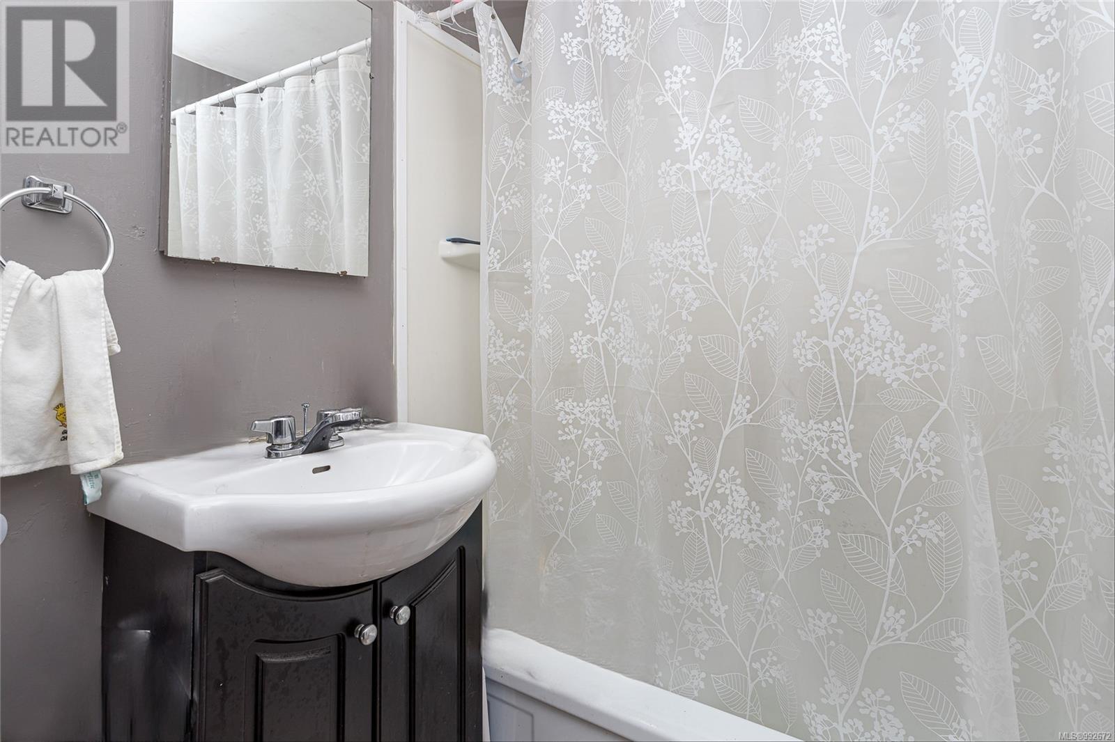 Photo 38 of 1044 Hillside Ave, Victoria BC