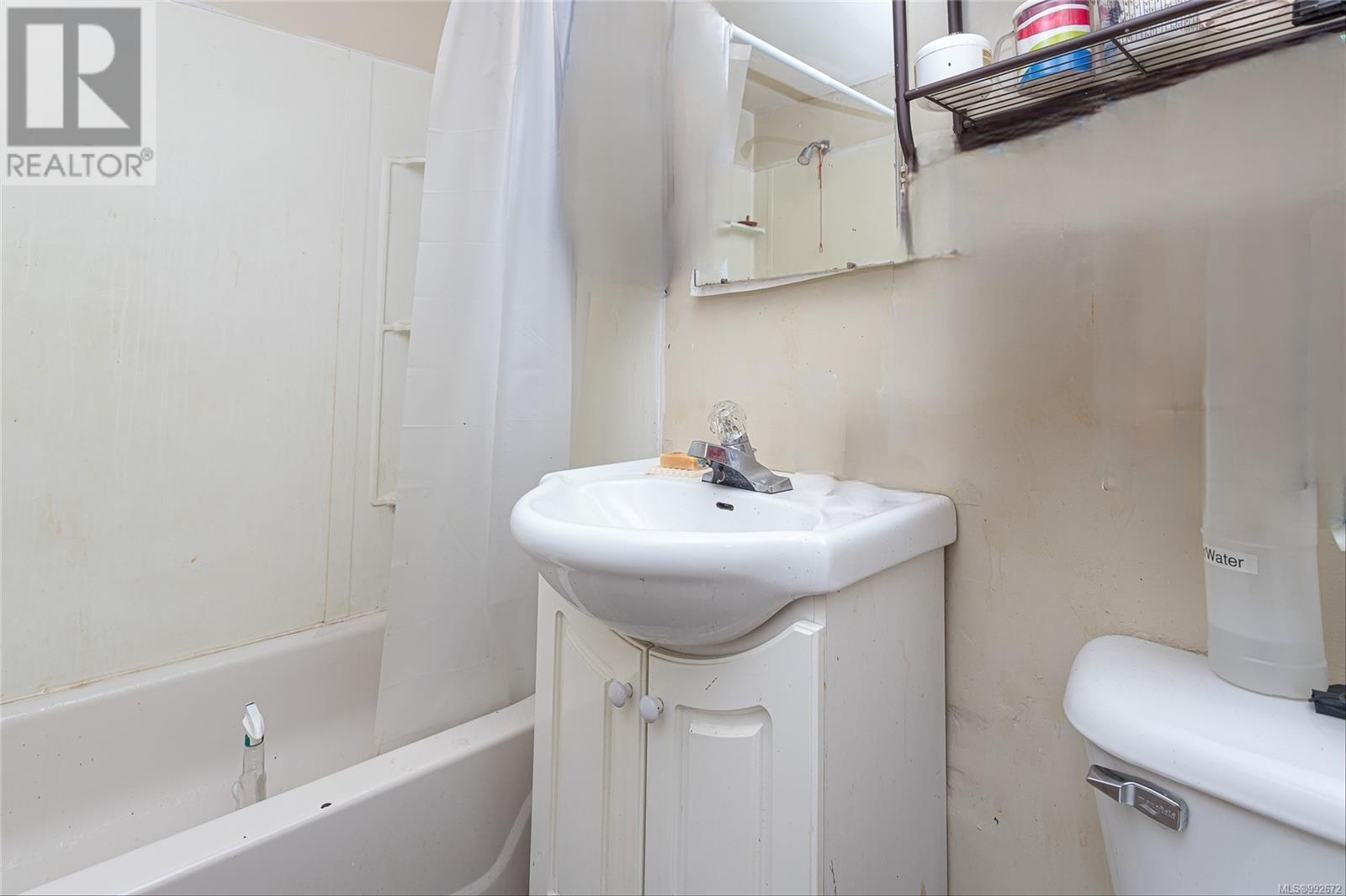 Photo 31 of 1044 Hillside Ave, Victoria BC