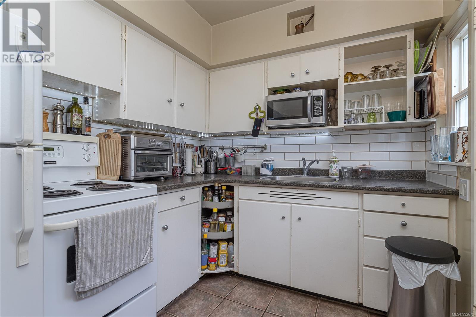 Photo 41 of 1044 Hillside Ave, Victoria BC