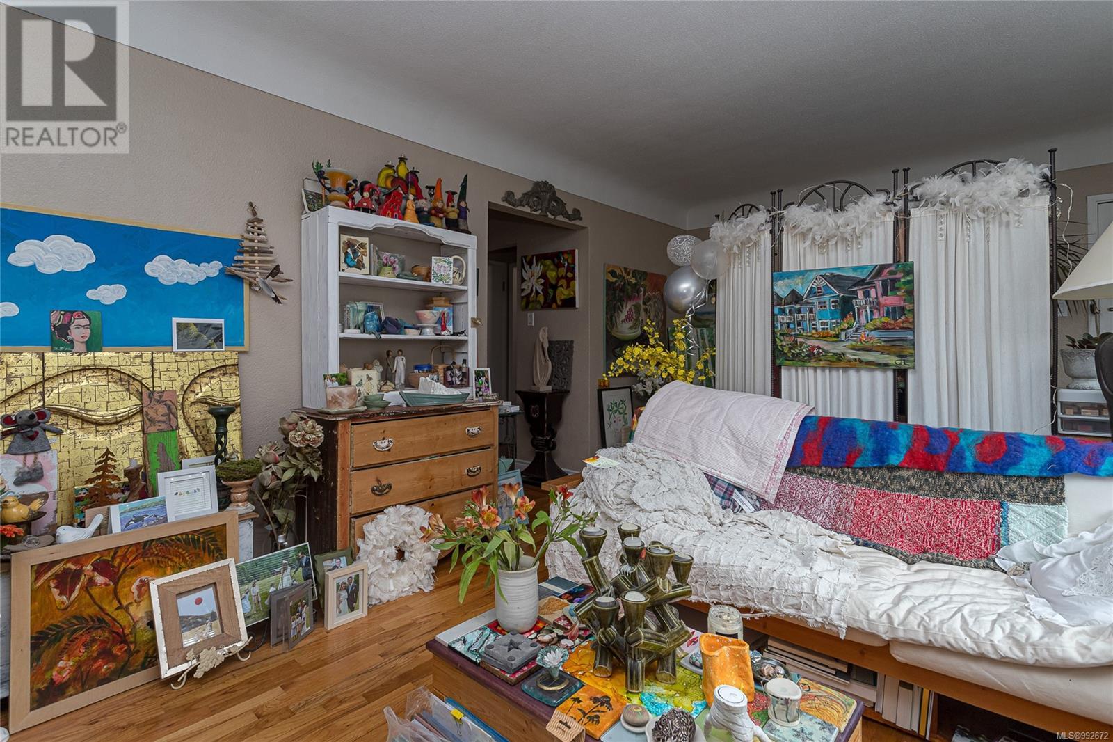 Photo 34 of 1044 Hillside Ave, Victoria BC