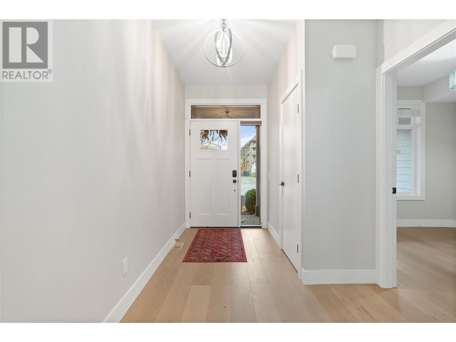  987 Laurier Avenue, Kelowna