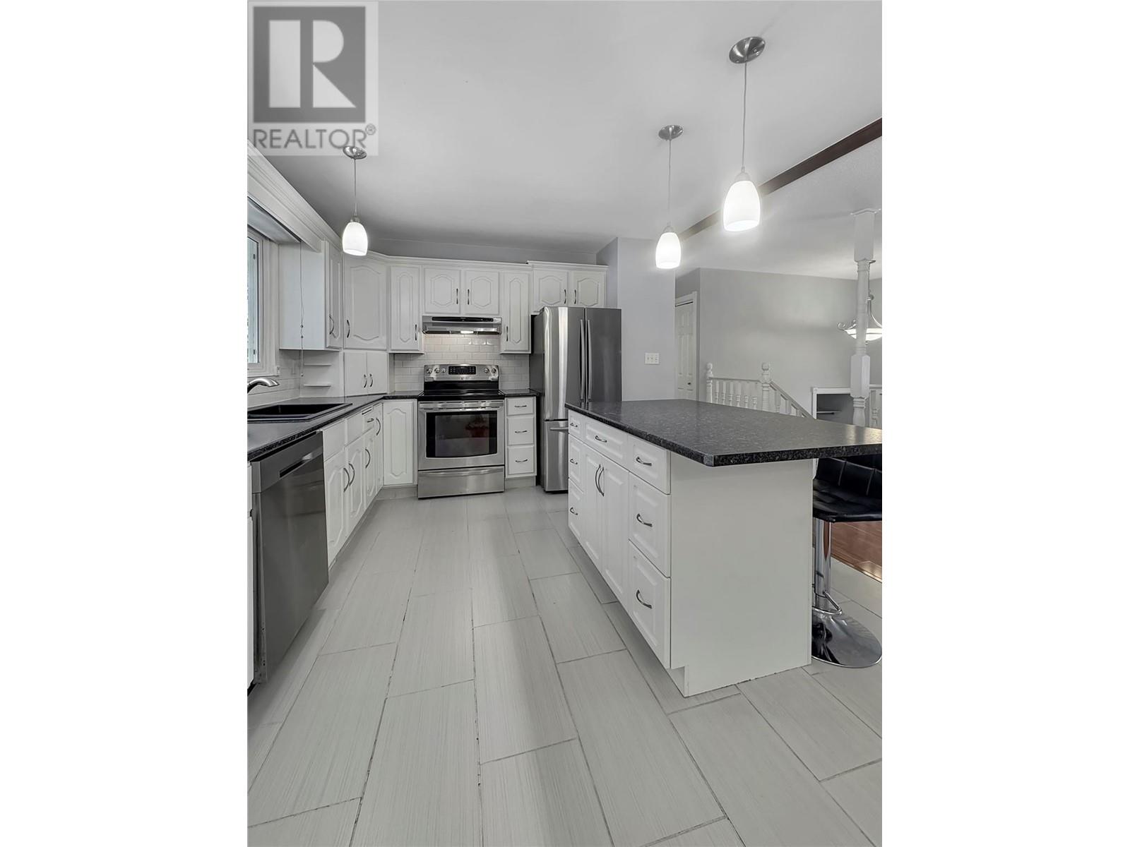 19 21ST Avenue S, Cranbrook