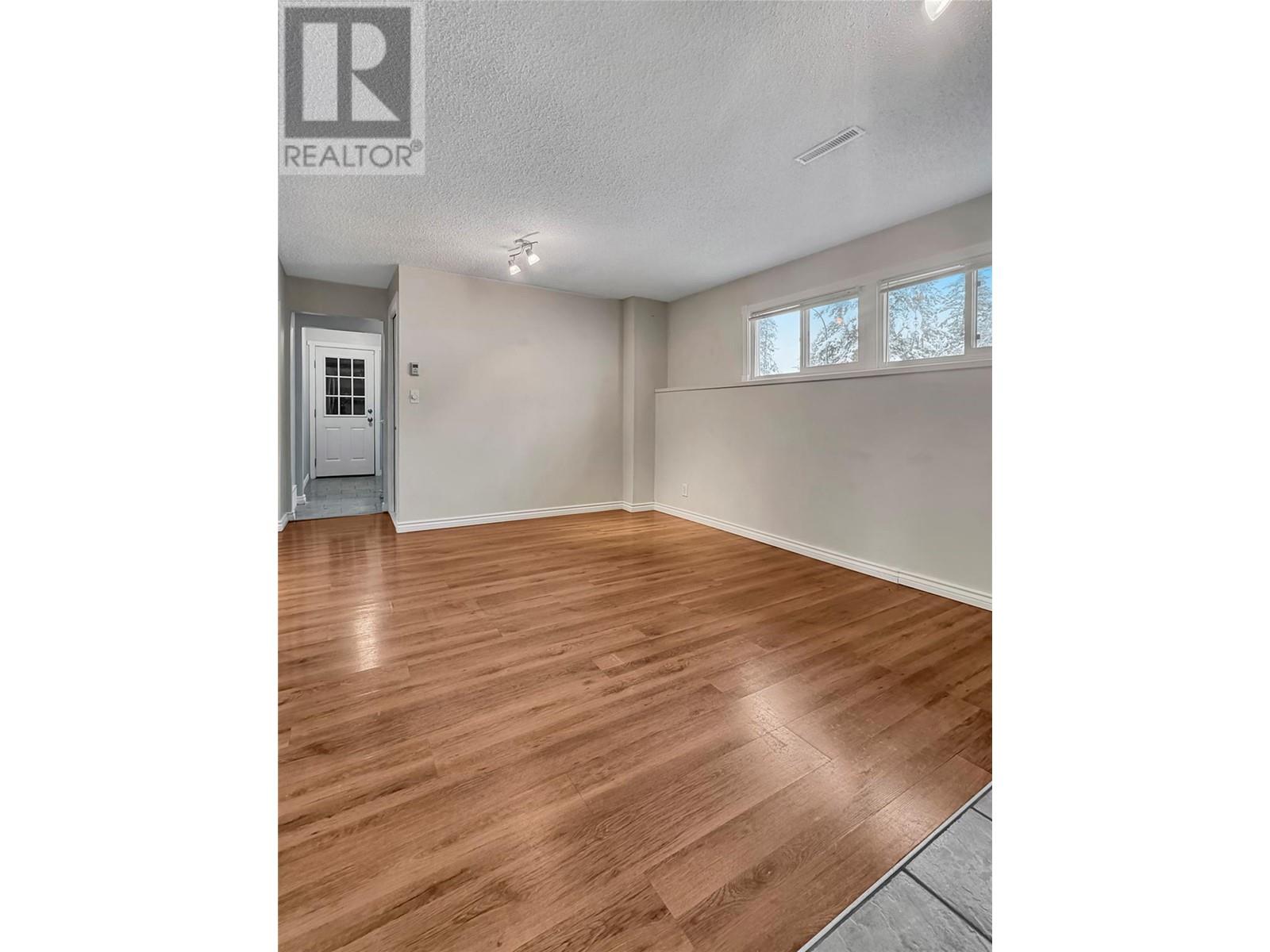 19 21ST Avenue S, Cranbrook