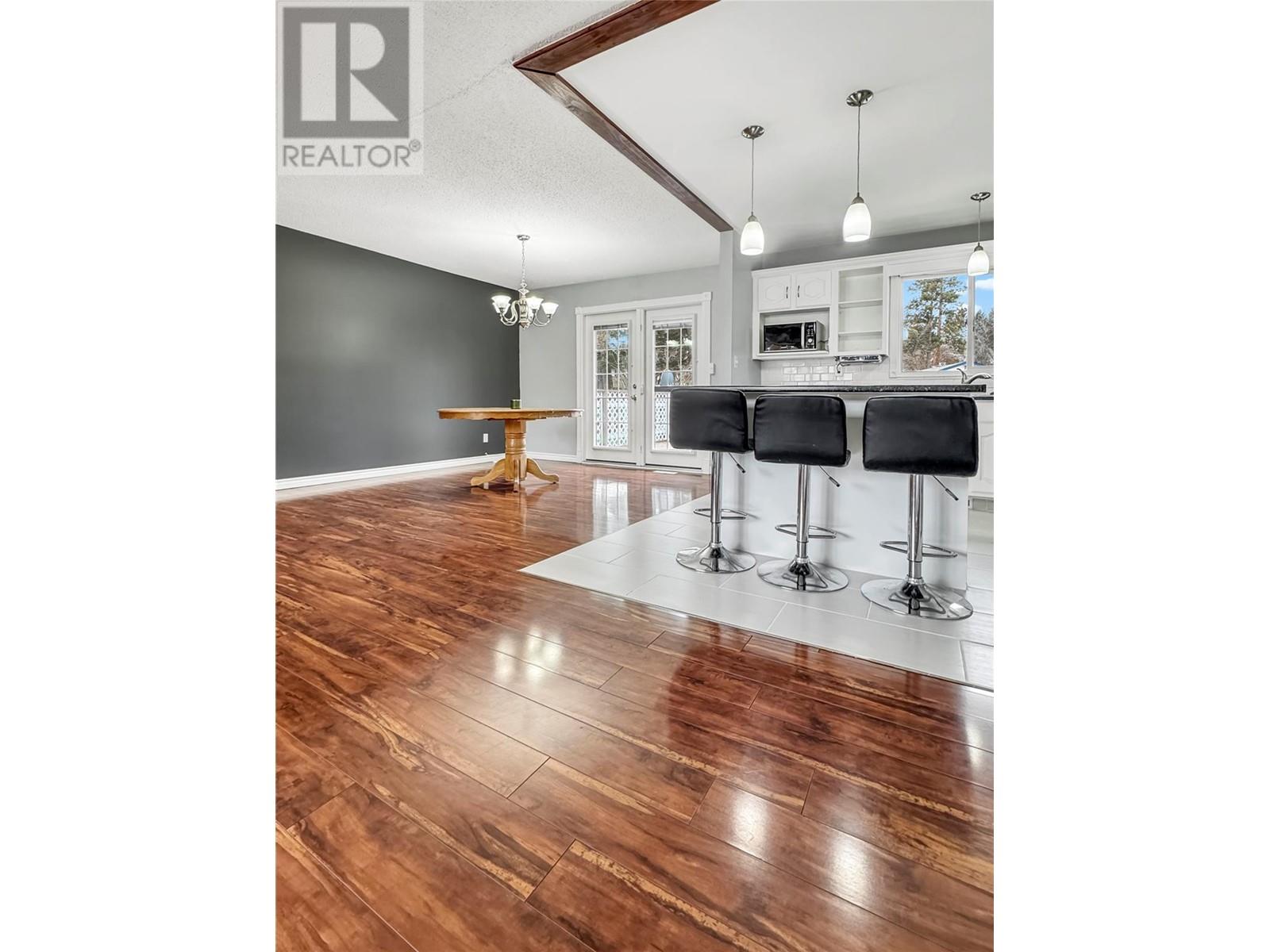 19 21ST Avenue S, Cranbrook