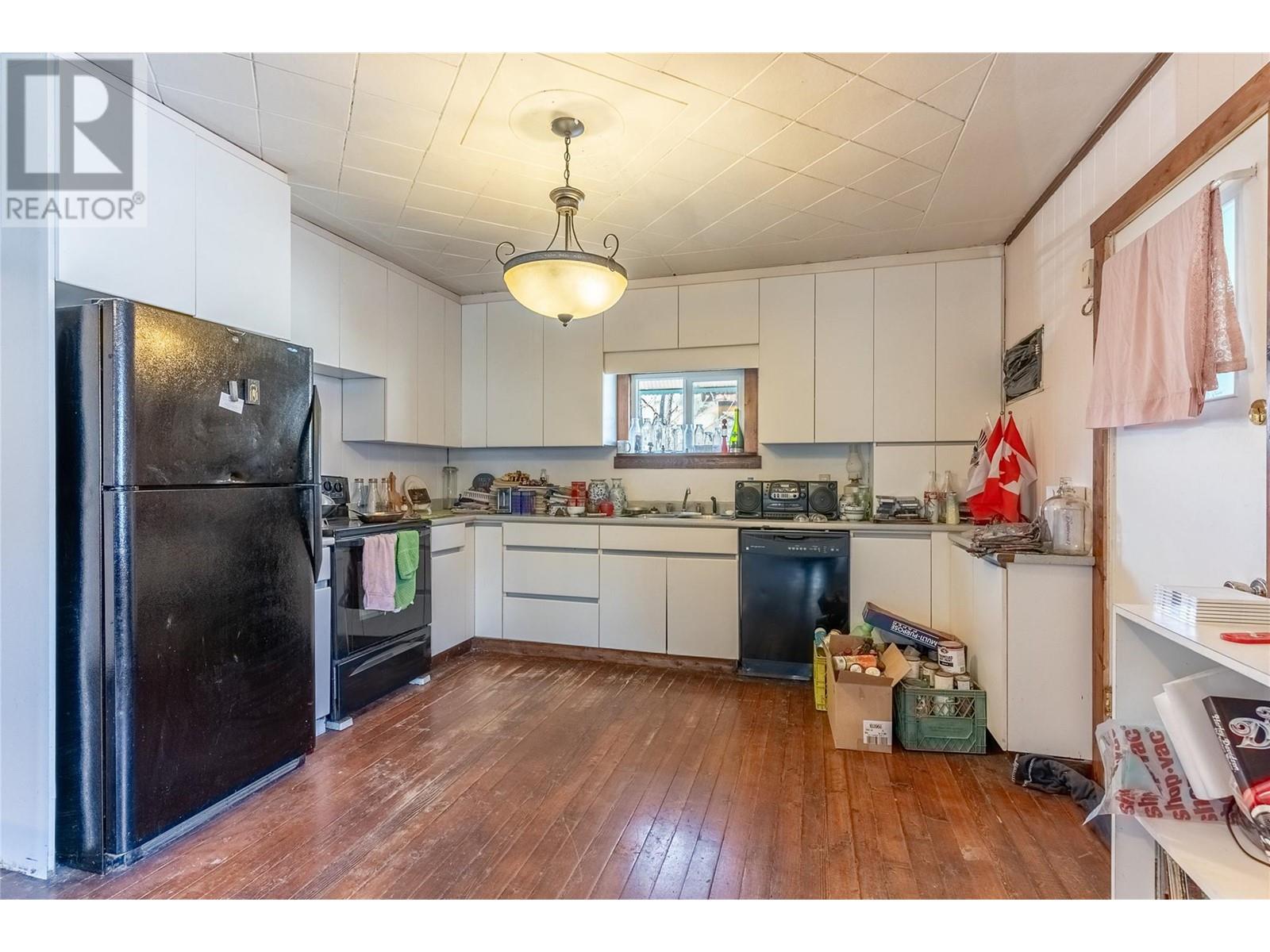 Photo 5 of 301 Brink Street, Ashcroft BC