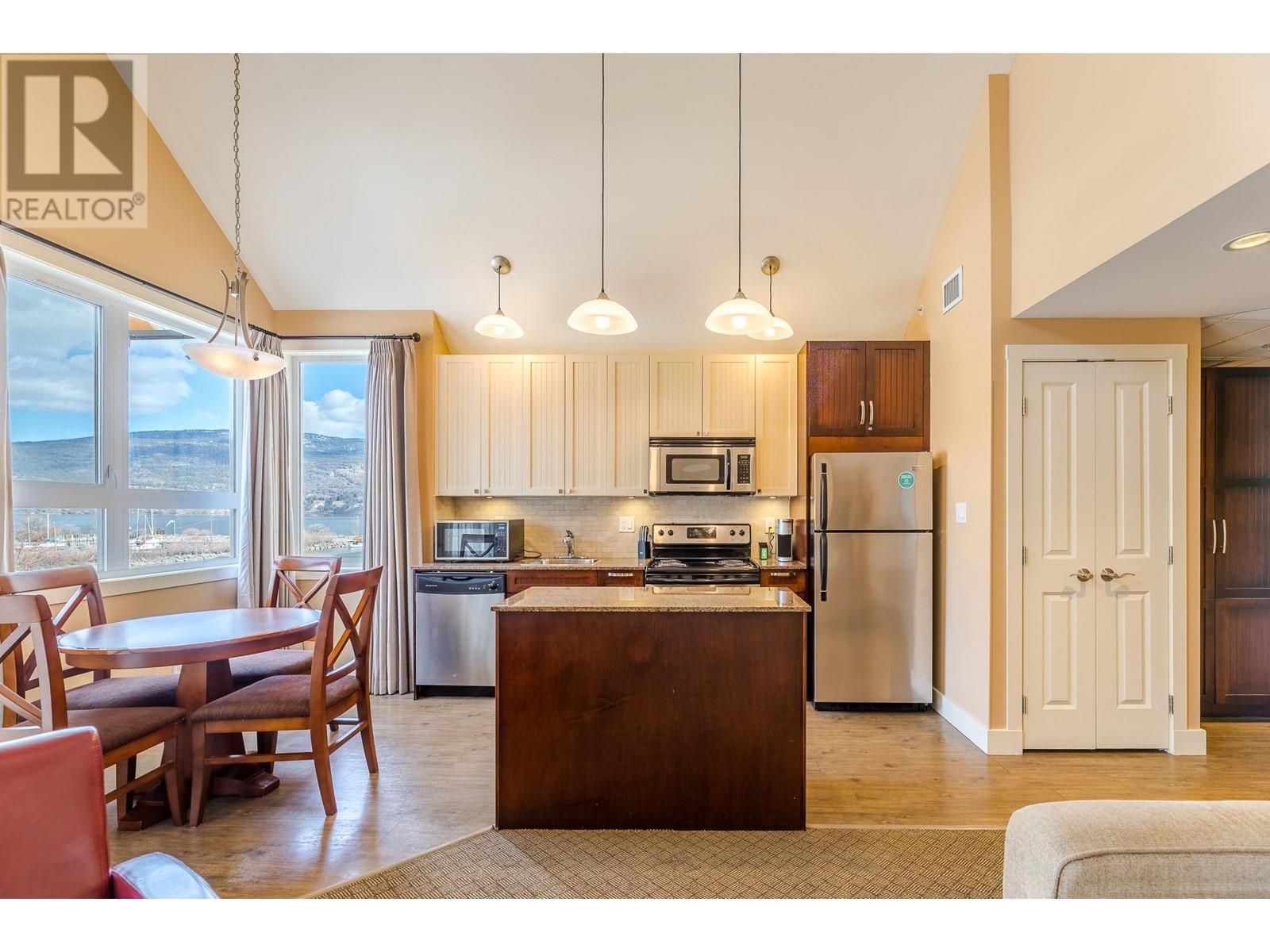 629 12811 LAKESHORE Drive South, Summerland