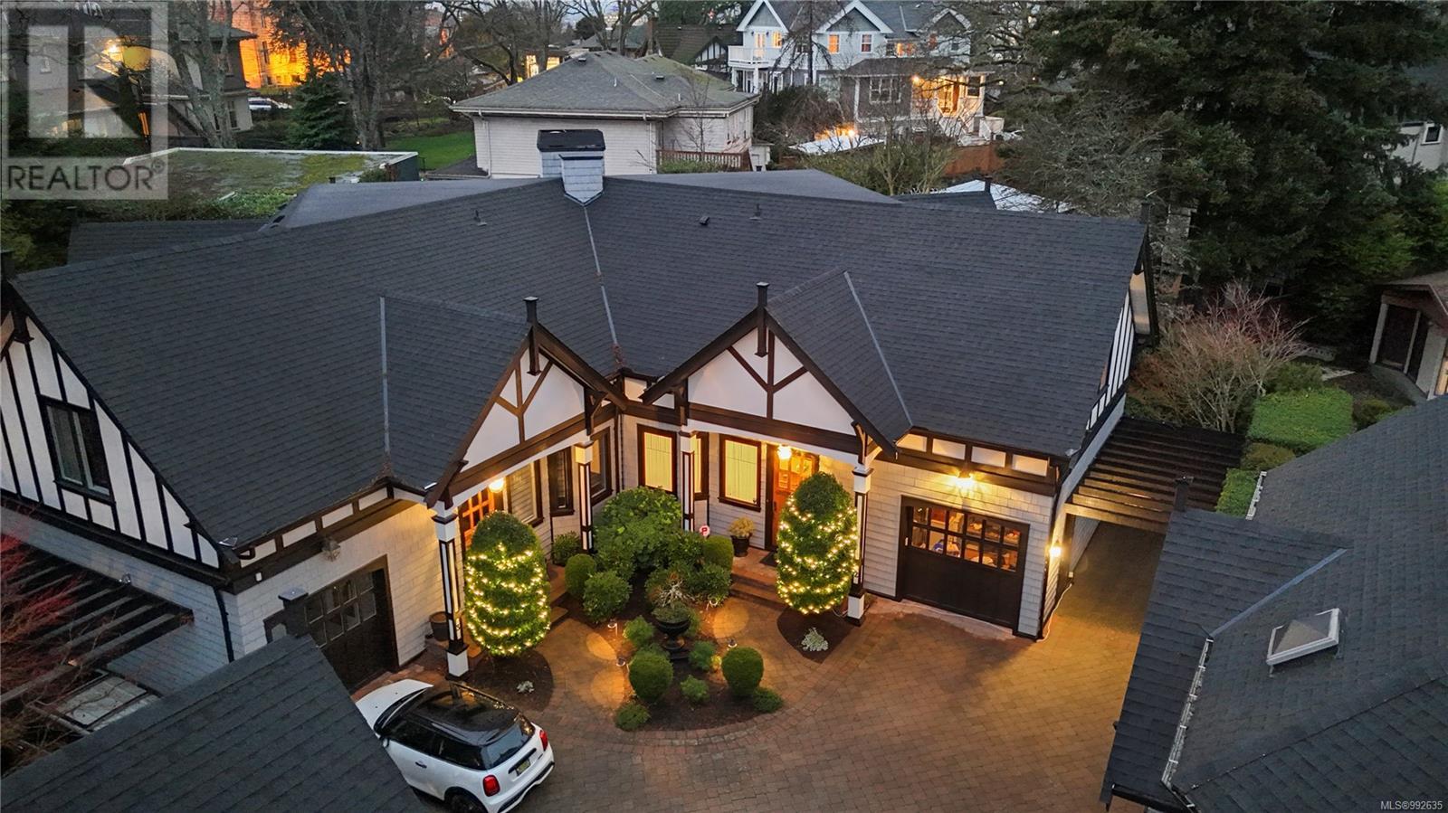 Single Family House Character for Sale in   Pemberton Rd Victoria 