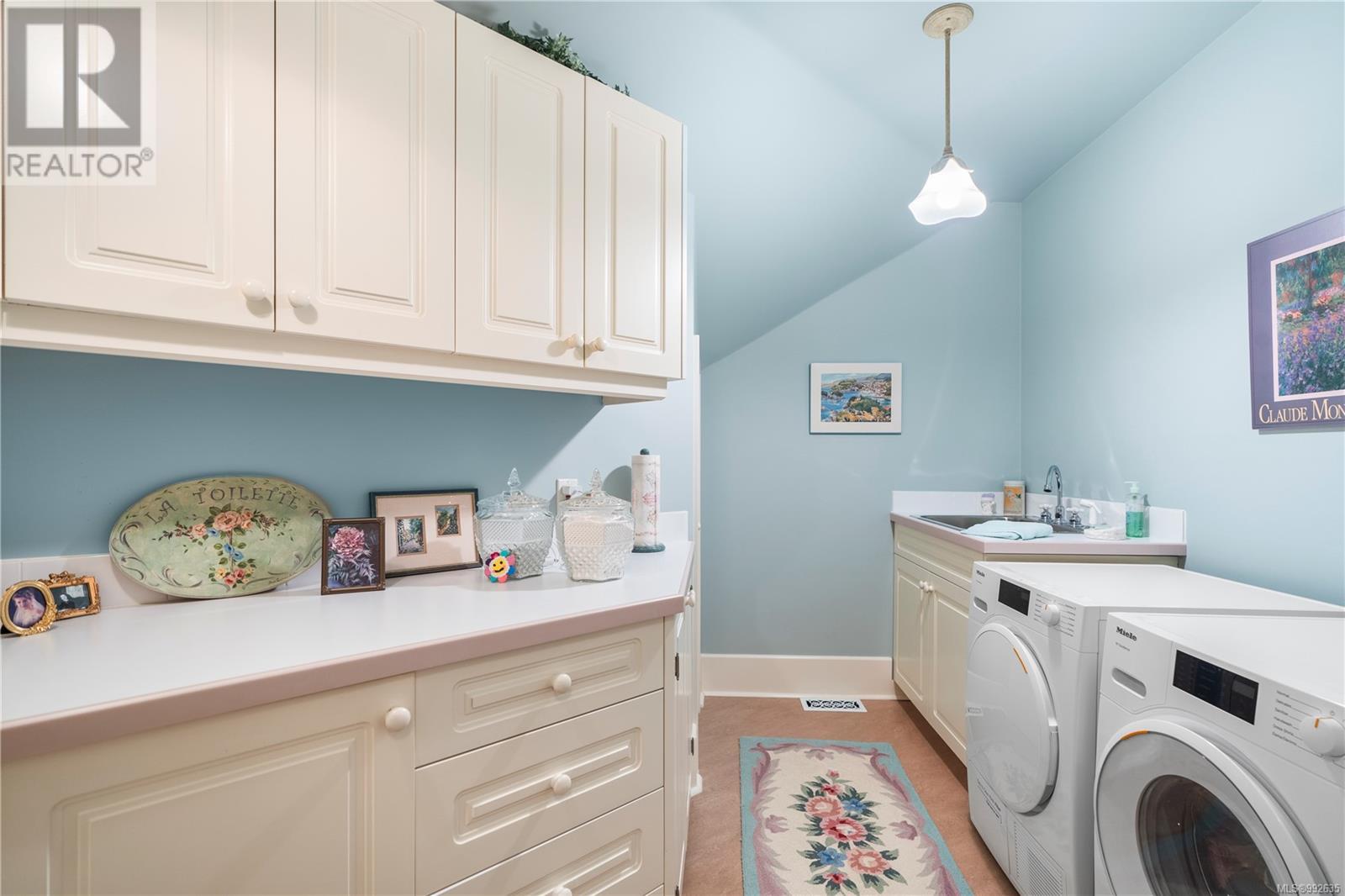 Single Family House Character for Sale in   Pemberton Rd Victoria 