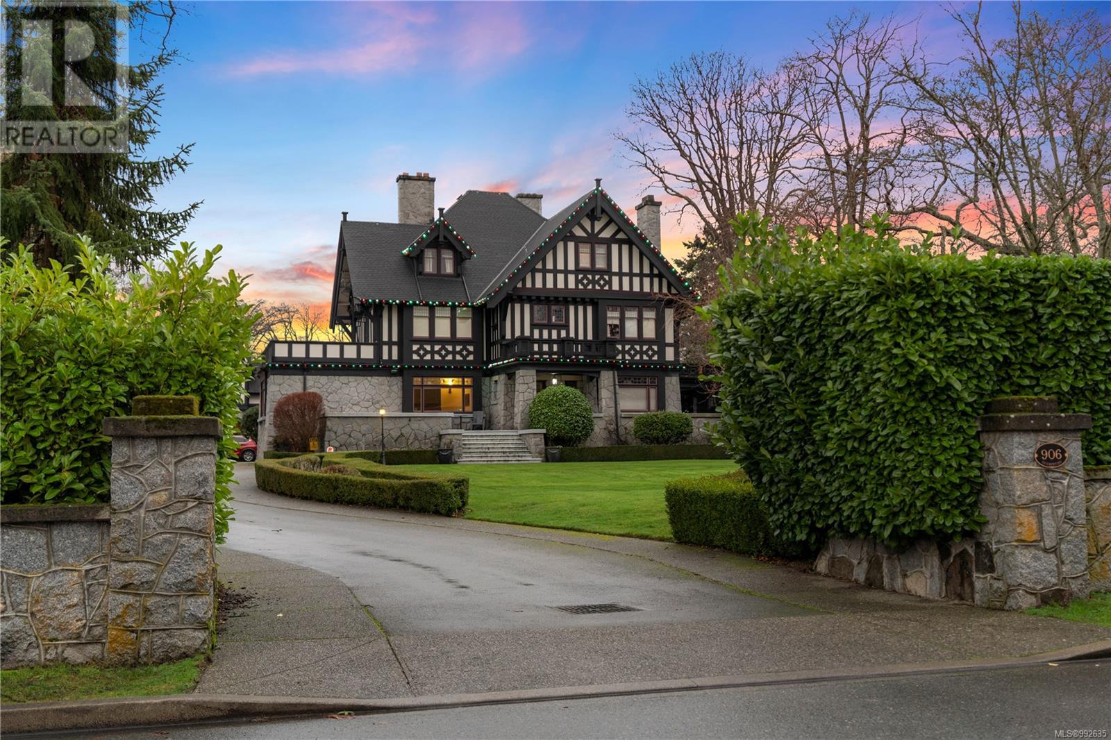Single Family House Character for Sale in   Pemberton Rd Victoria 