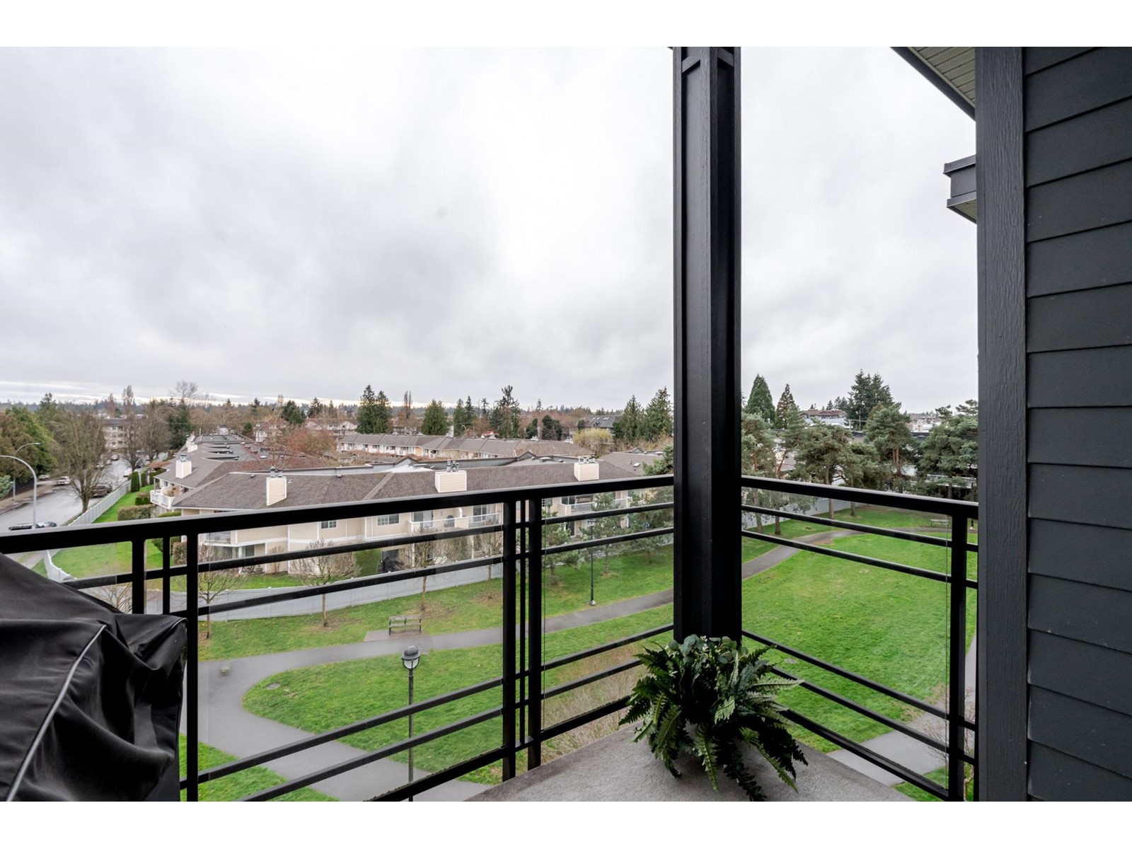 Photo 10 of 407 20068 Fraser Highway, Langley BC