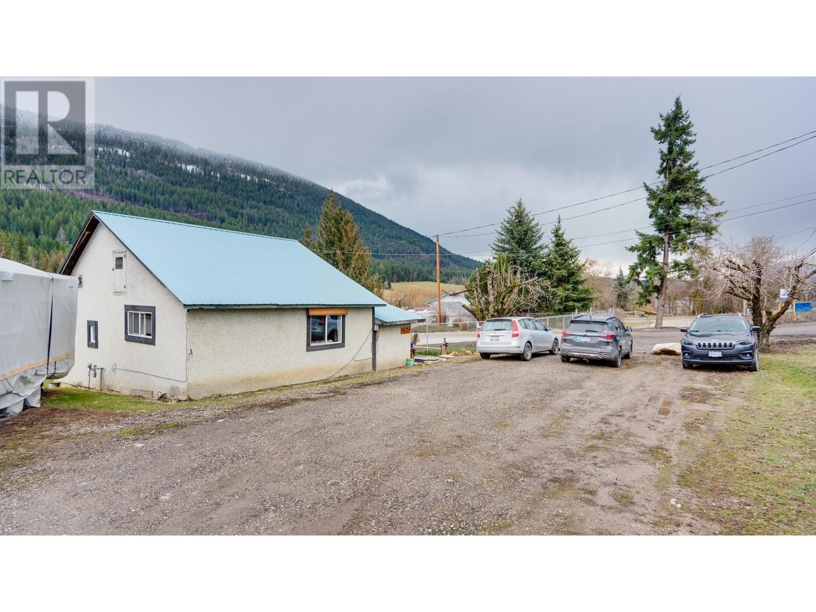 Photo 4 of 4600 50 Street Ne, Salmon Arm BC