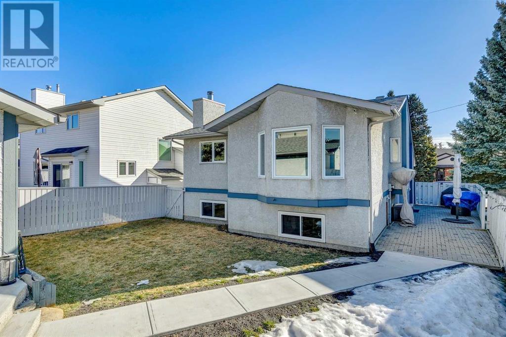 Single Family House 4 Level for Sale in  Millside Drive SW Millrise Calgary 