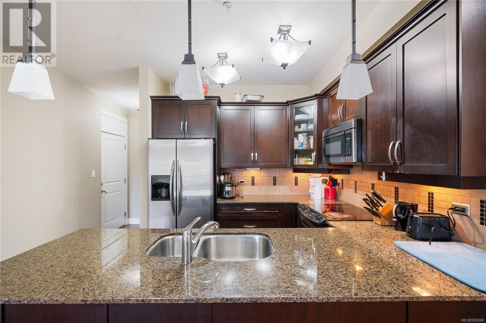 209 3220 Jacklin Rd, Langford real estate listing 992666