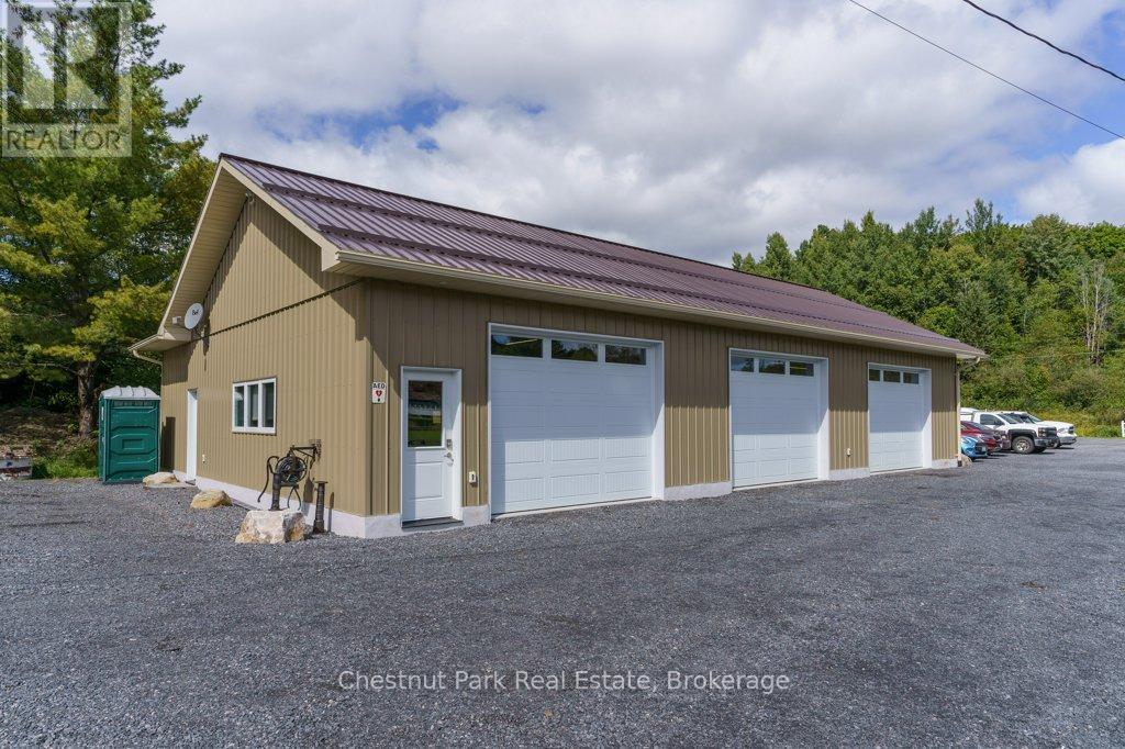 Photo 4 of 143 South Drive S, Huntsville ON