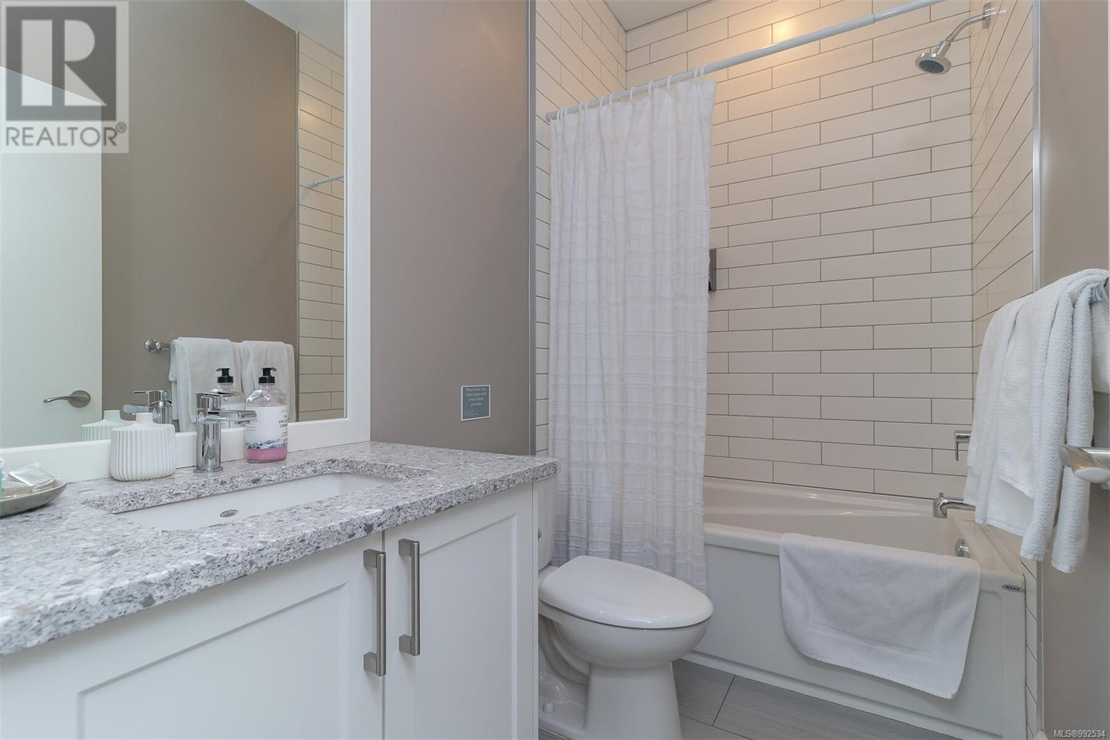 #210 595 PANDORA AVE - Image 14