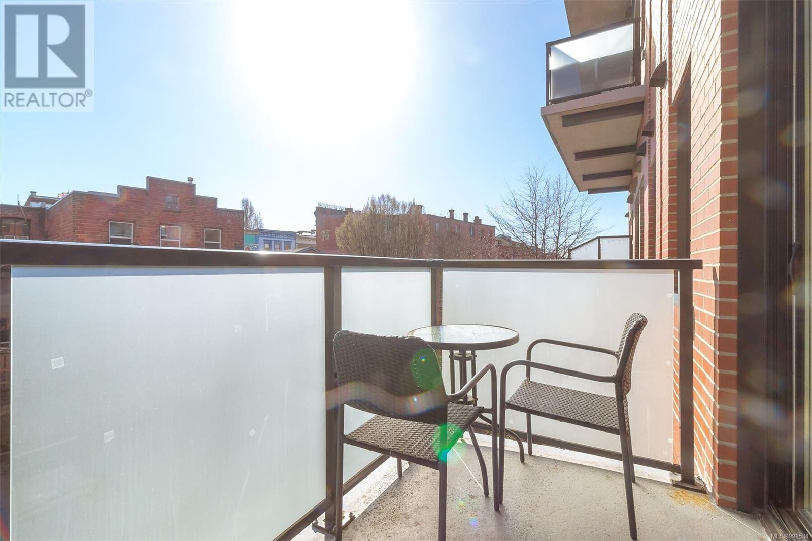 #210 595 PANDORA AVE - Image 9