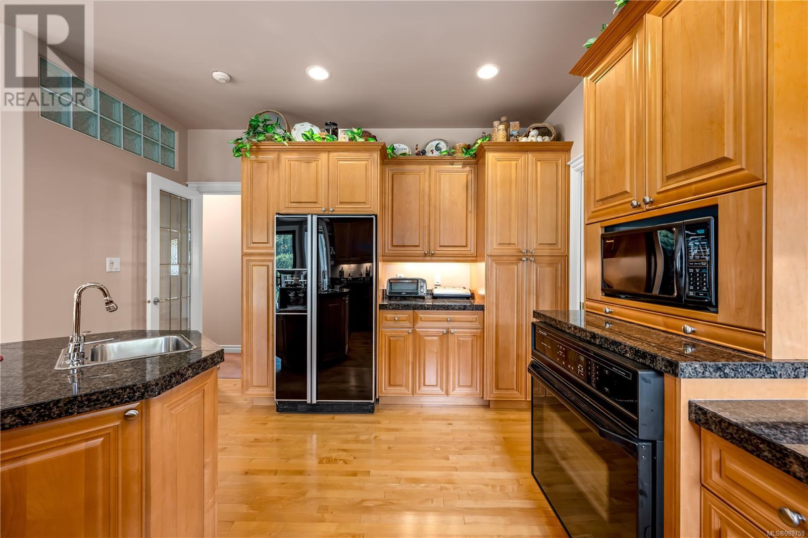 430 Country Aire Dr, Campbell River real estate listing 989759