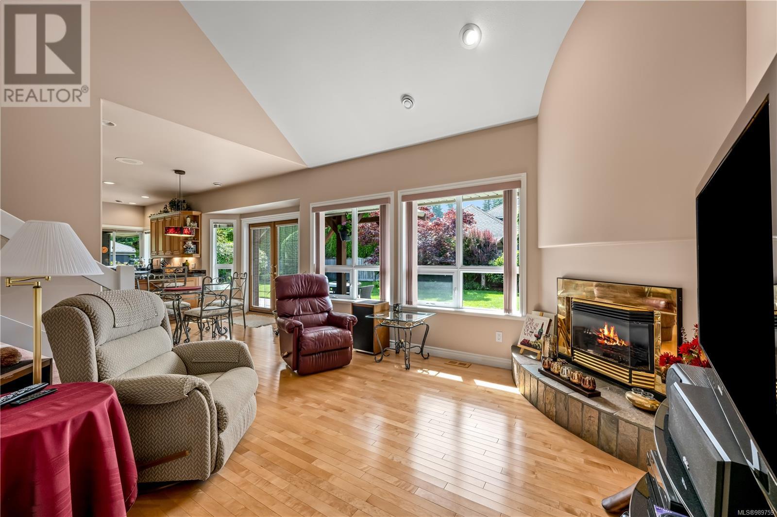 430 Country Aire Dr, Campbell River real estate listing 989759