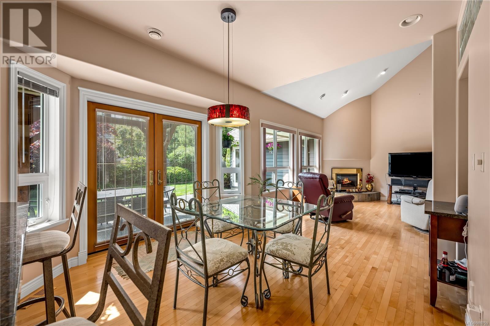 430 Country Aire Dr, Campbell River real estate listing 989759
