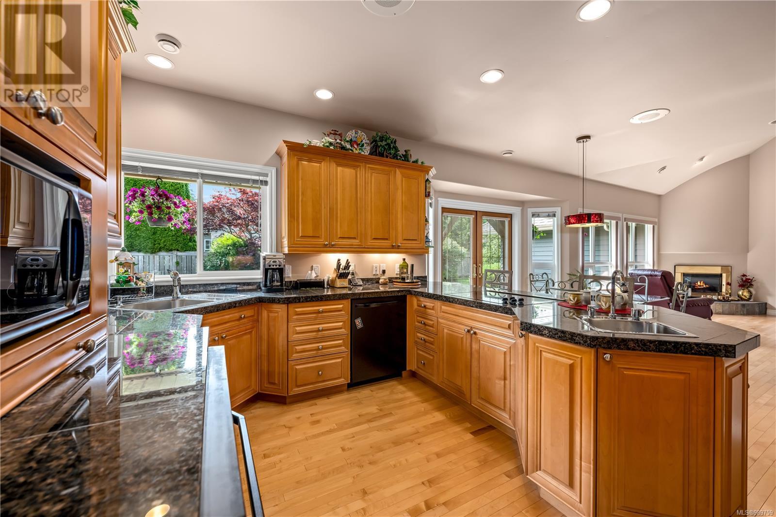 430 Country Aire Dr, Campbell River real estate listing 989759