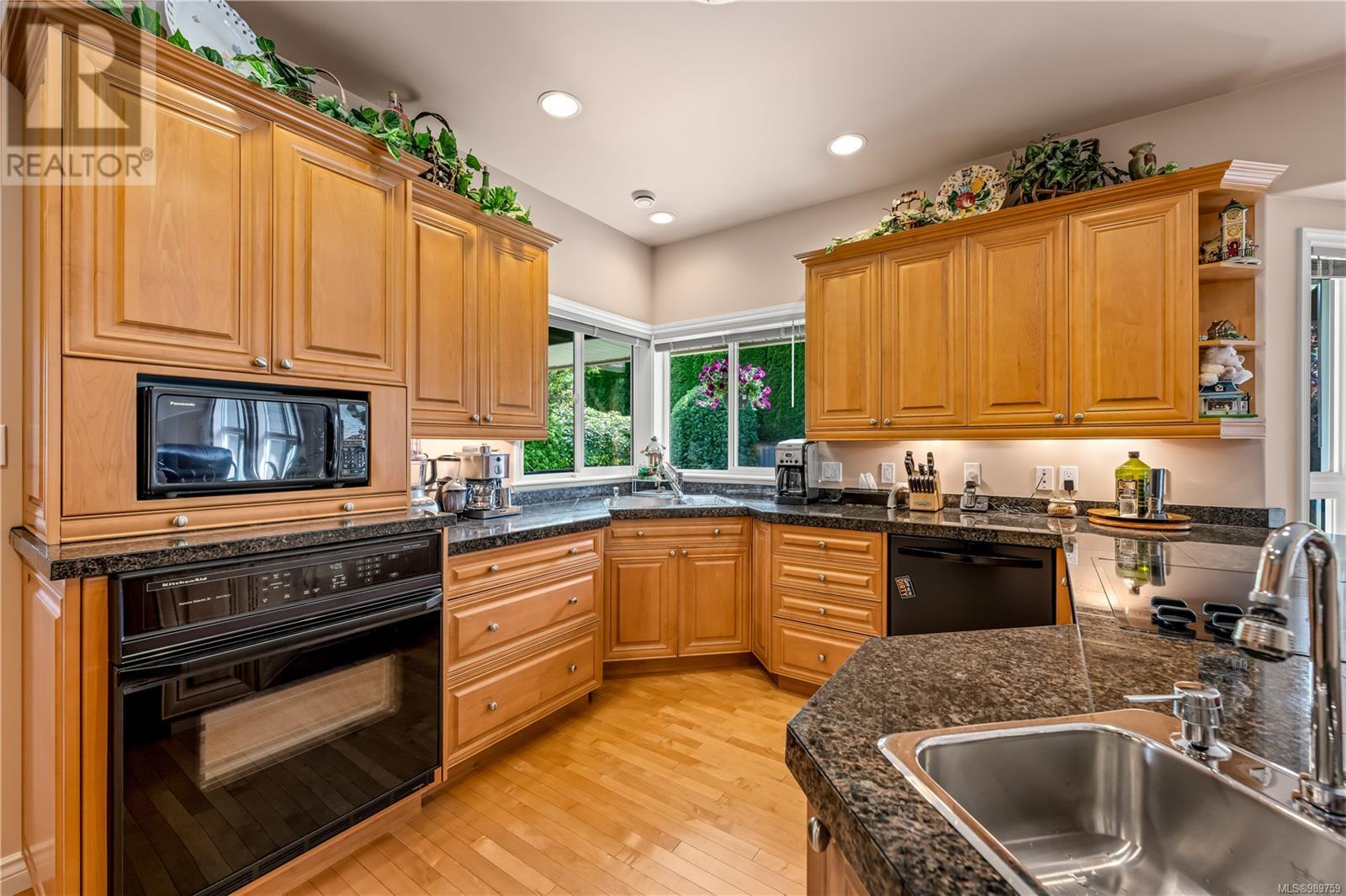 430 Country Aire Dr, Campbell River real estate listing 989759