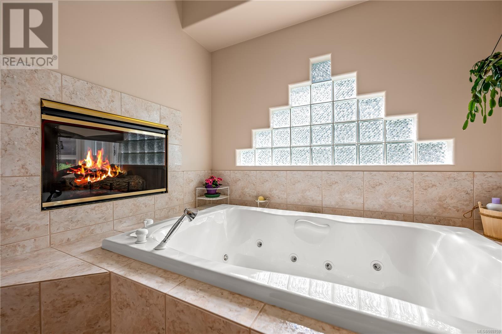 430 Country Aire Dr, Campbell River real estate listing 989759