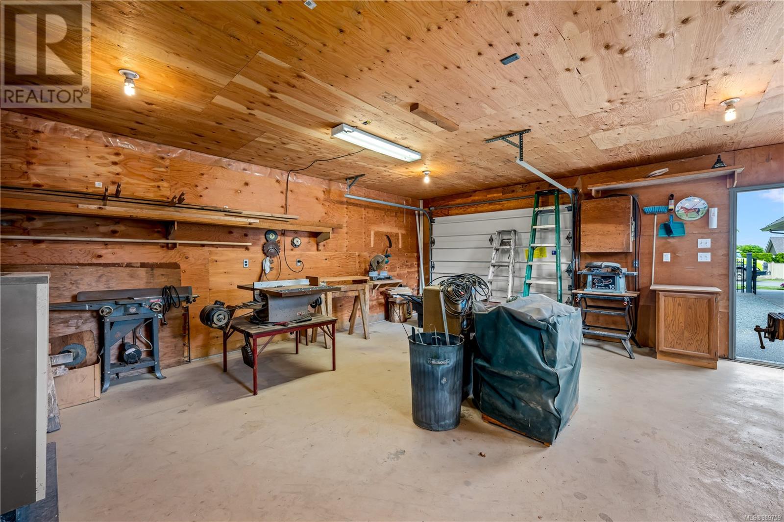 430 Country Aire Dr, Campbell River real estate listing 989759