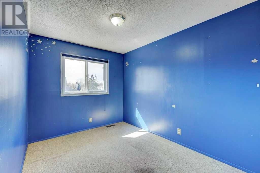 Single Family House for Sale in  Falconer Terrace NE Falconridge Calgary 