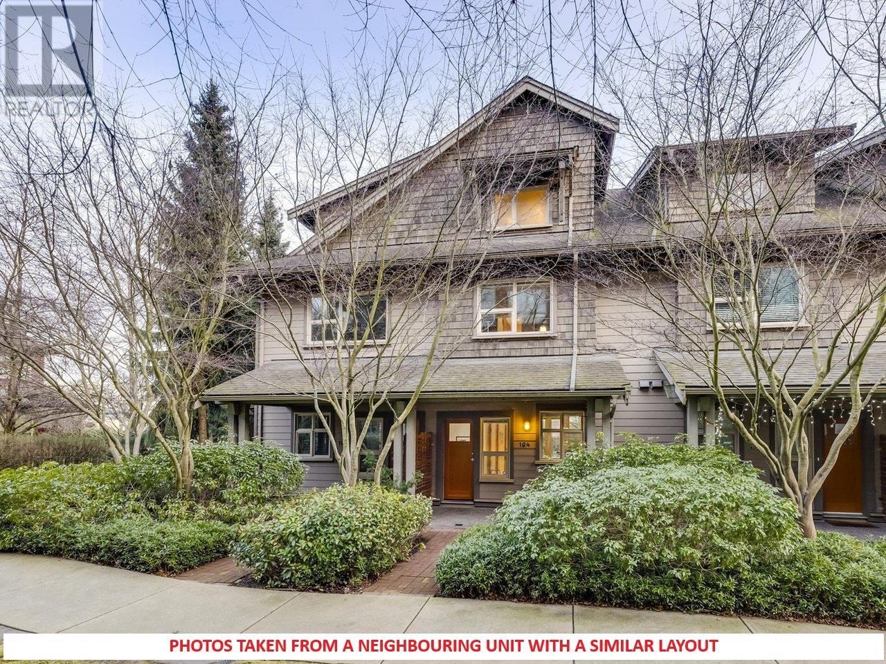 122 250 SALTER STREET, New Westminster