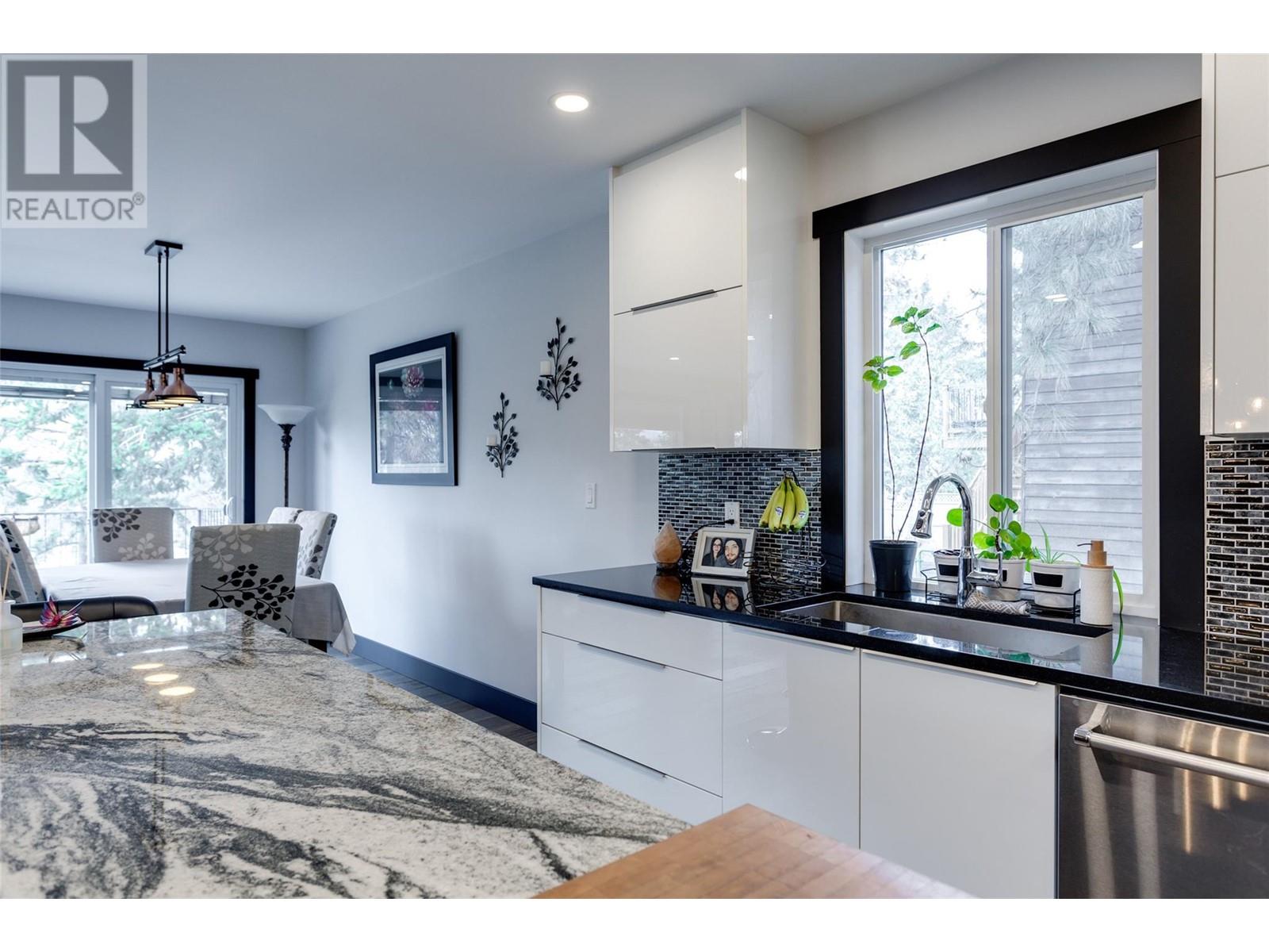  2094 Tomat Avenue, Kelowna
